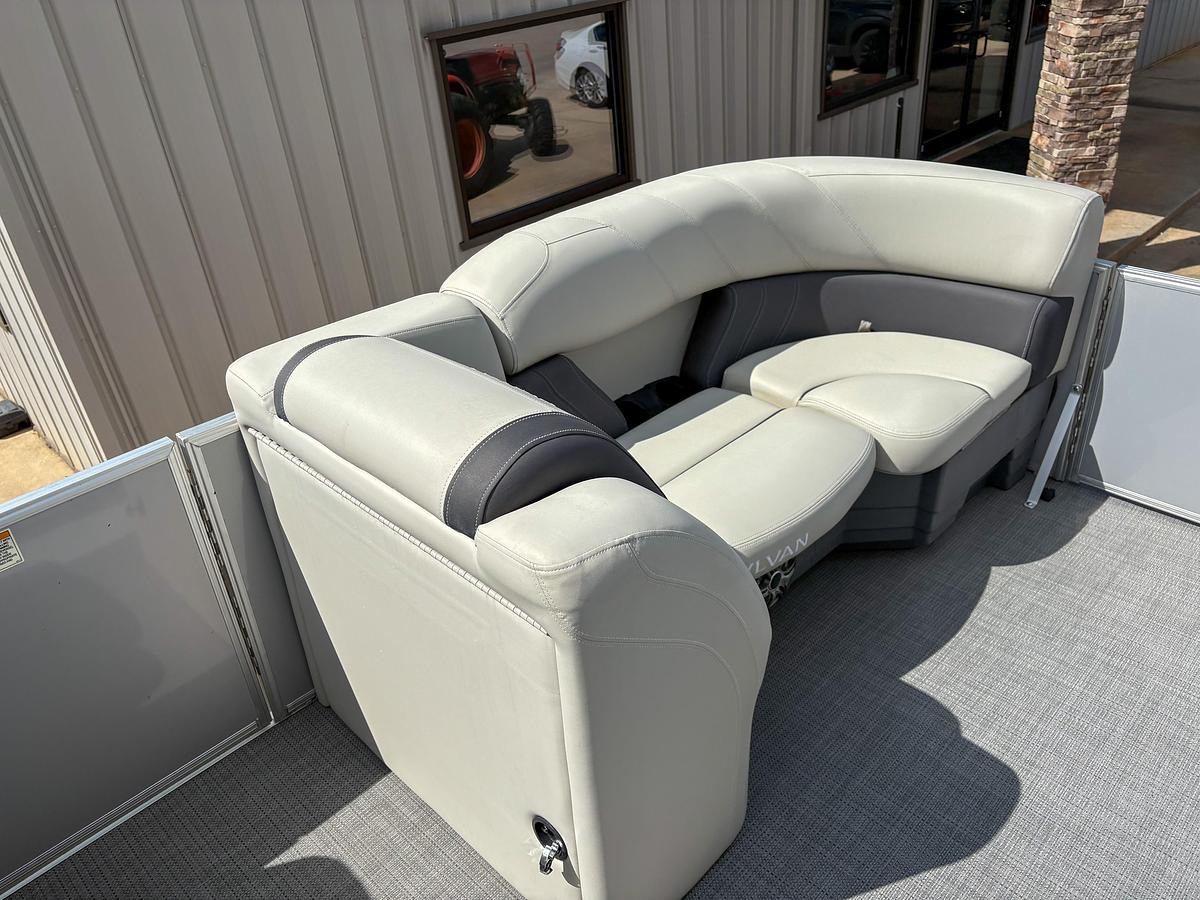 Used 2023 Sylvan 8522 Mirage Cruise