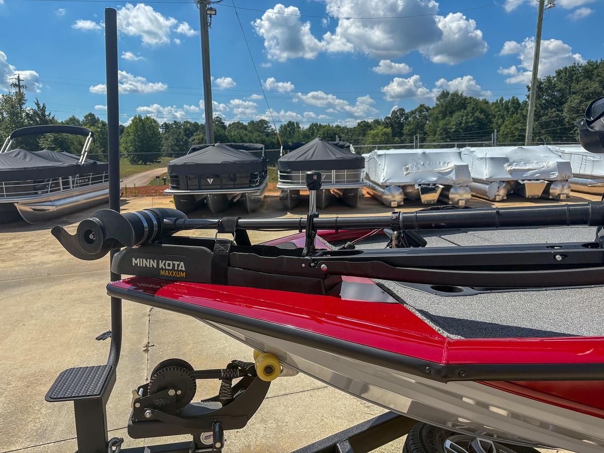 Used 2022 Tracker Pro Team 195 TXW