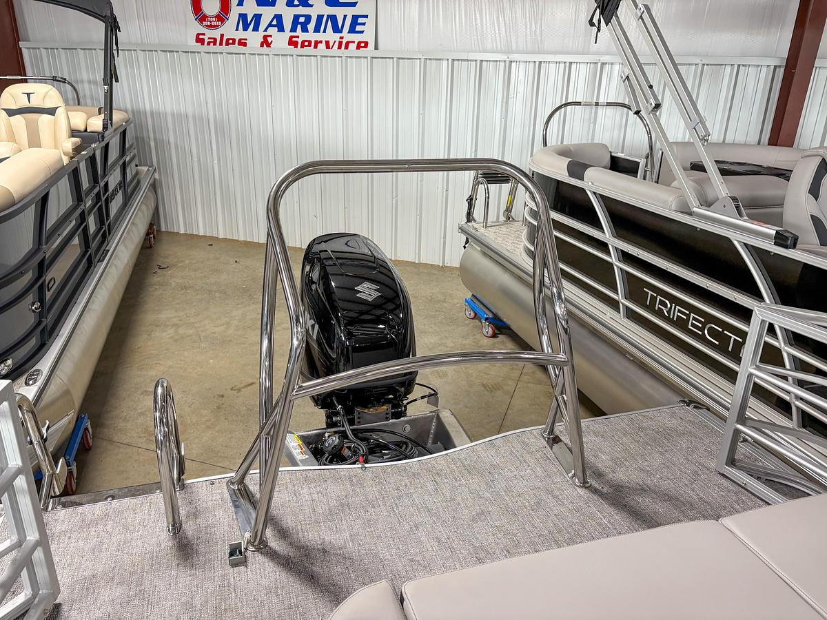 2025 Trifecta 22 UL LE T