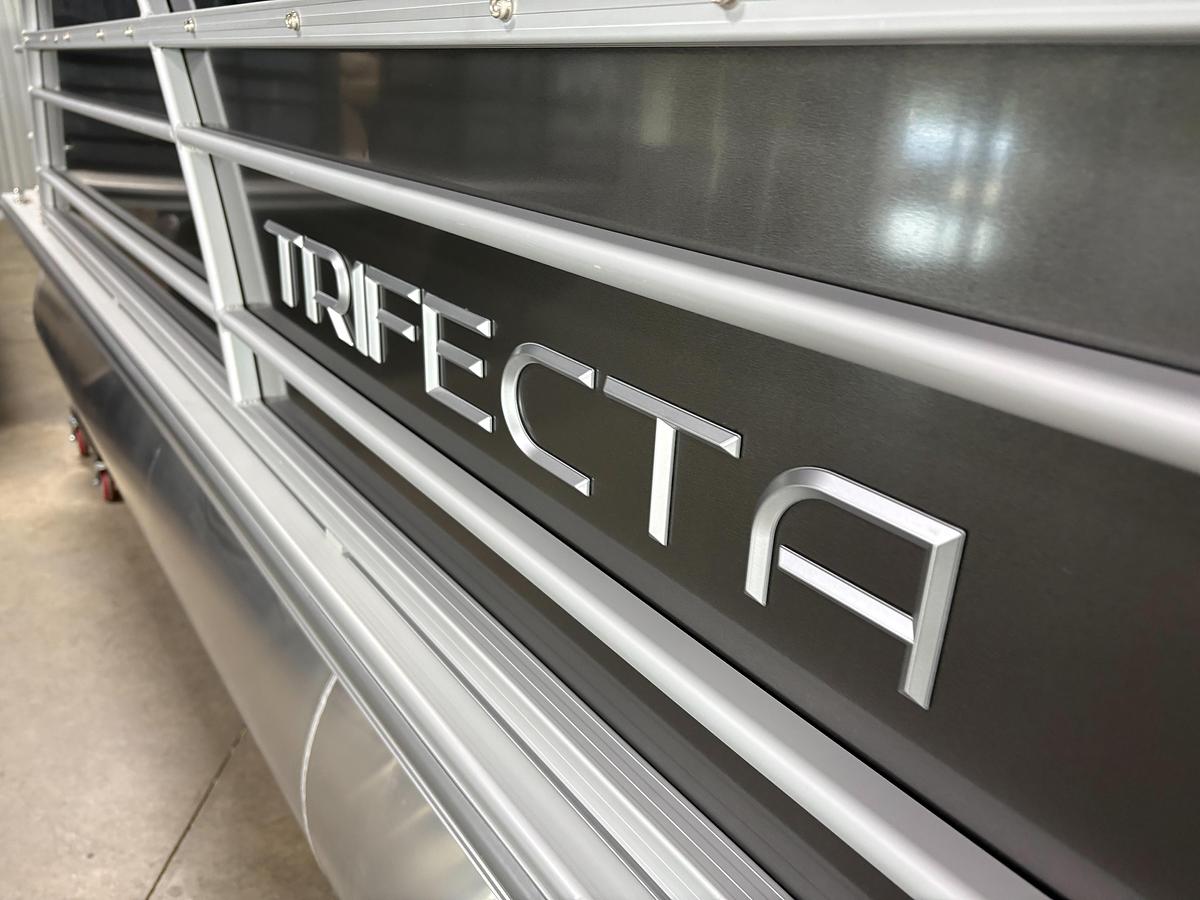 2025 Trifecta 22 UL LE T