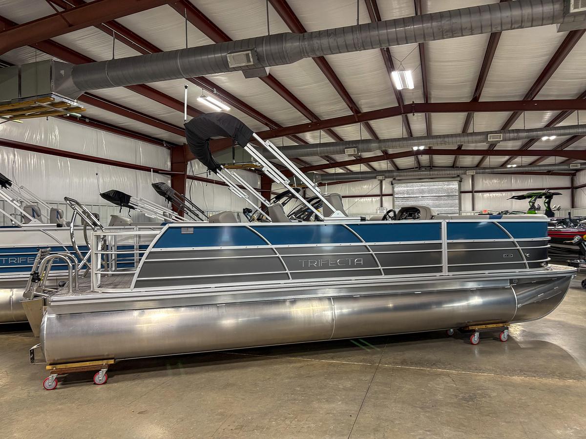 2025 Trifecta 24 UL LE