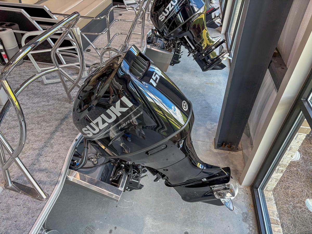 2025 Trifecta 24 UL LE