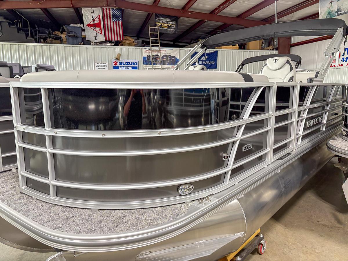 2025 Trifecta 22 UL LE T