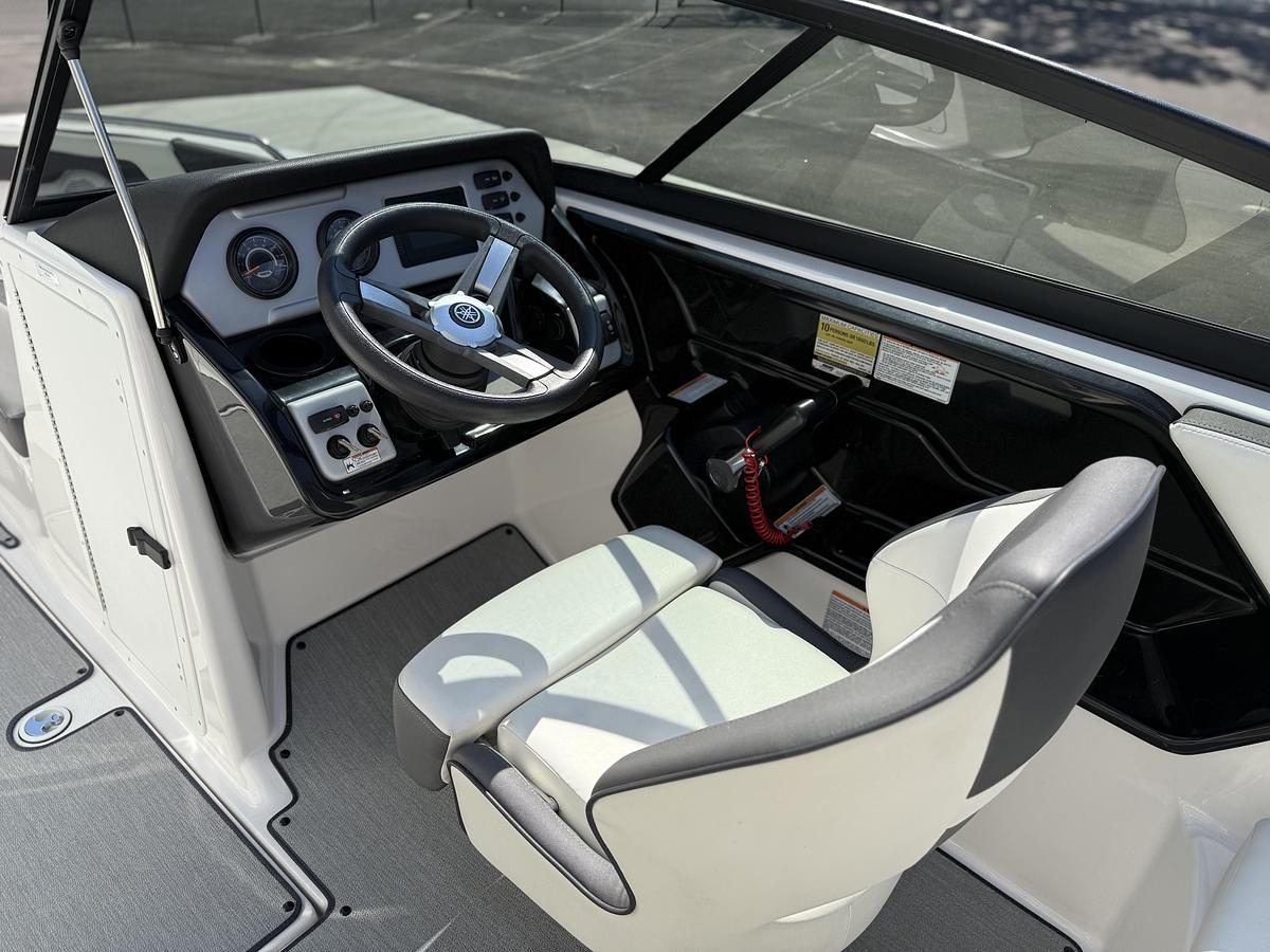 Used 2021 Yamaha Boats SX210