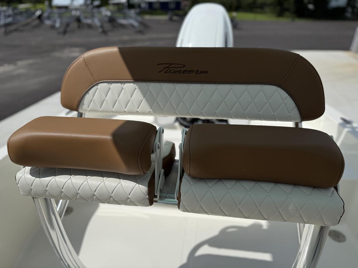 2026 Pioneer 220 Bay Sport