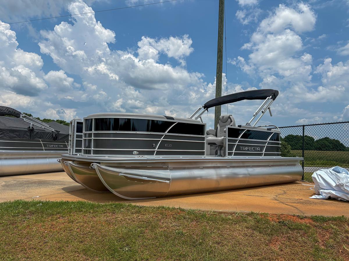 2025 Trifecta 22RF LE 2.75