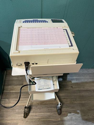 Gebraucht Mortara Instrument ELI 250 EKG Gerät auf Trolley mit EKG Kabel