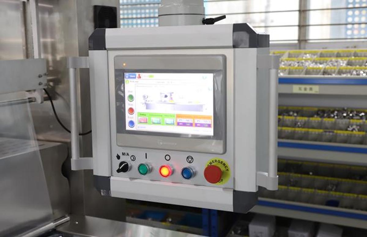 Automatic Thermoforming Vacuum Packaging Machine 420A