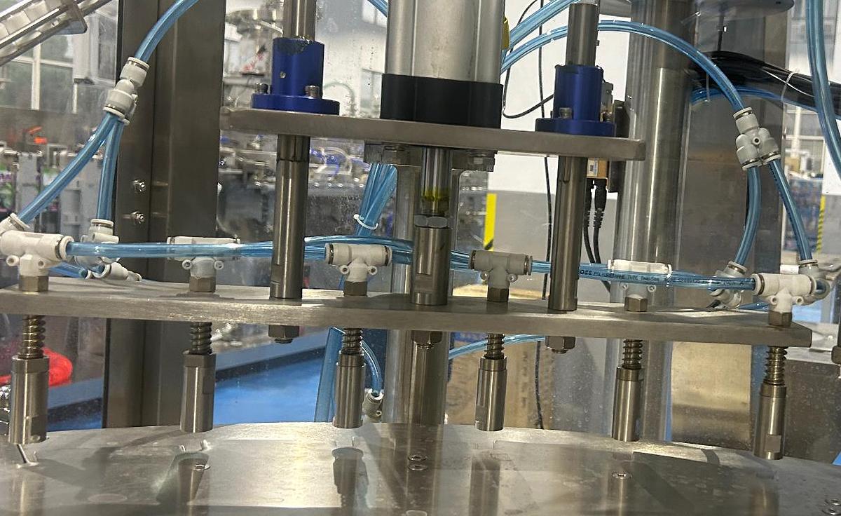 Six-head rotary filling and capping machine