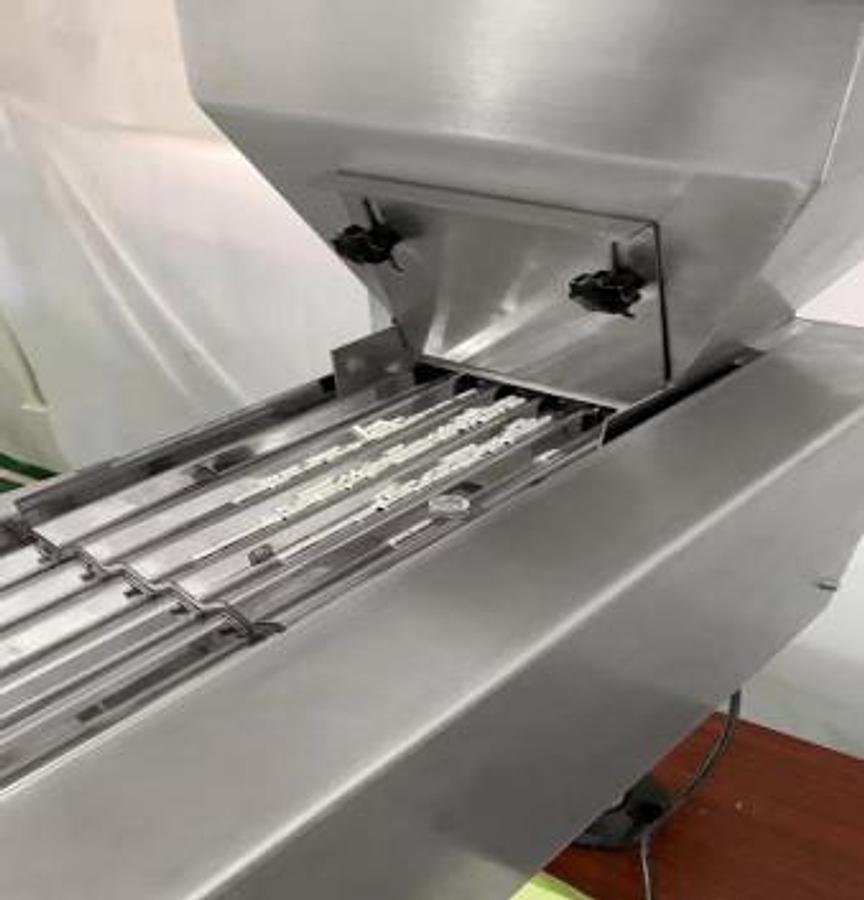 Semi-automatic Gummy Counting Feeder