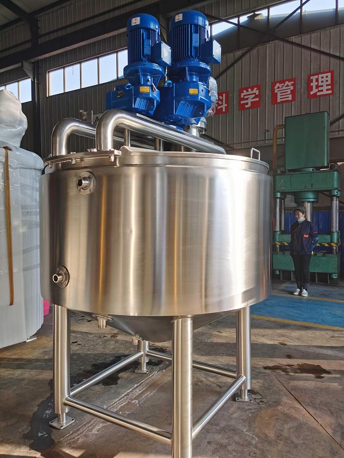 300 Gallon Triple agitation mixing tank with high shear disperser mixing