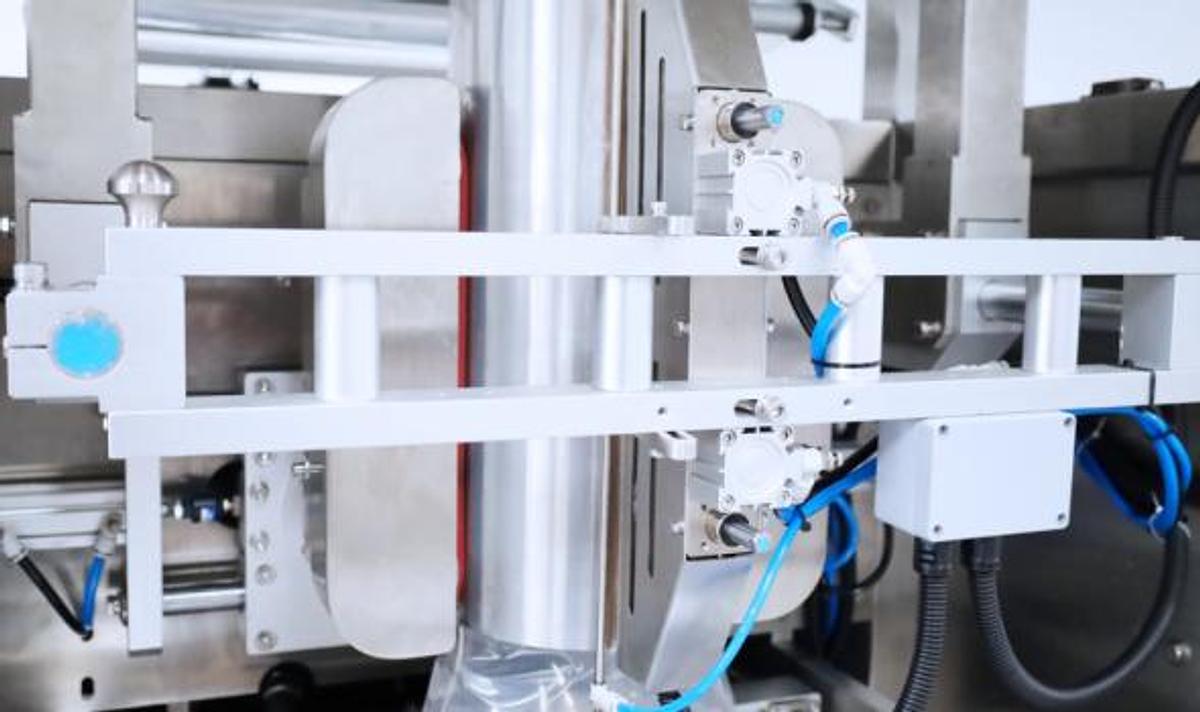 Vertical Form Fill Seal Packing Machine (VFFS) 640