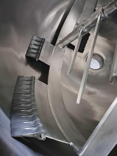 Customizede 200 gallon kettle with inclined agitator