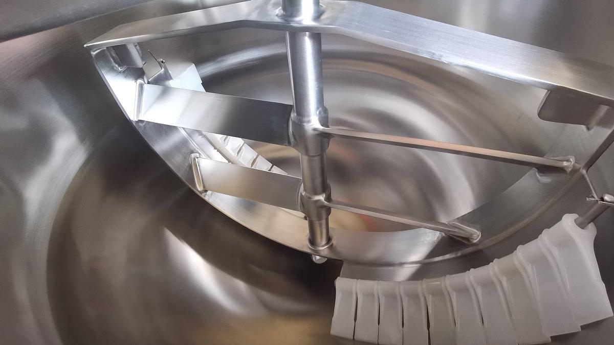 30 Gal Stainless Steel Steam Jacketed Kettle - Commercial Mixing & Cooking Kettle