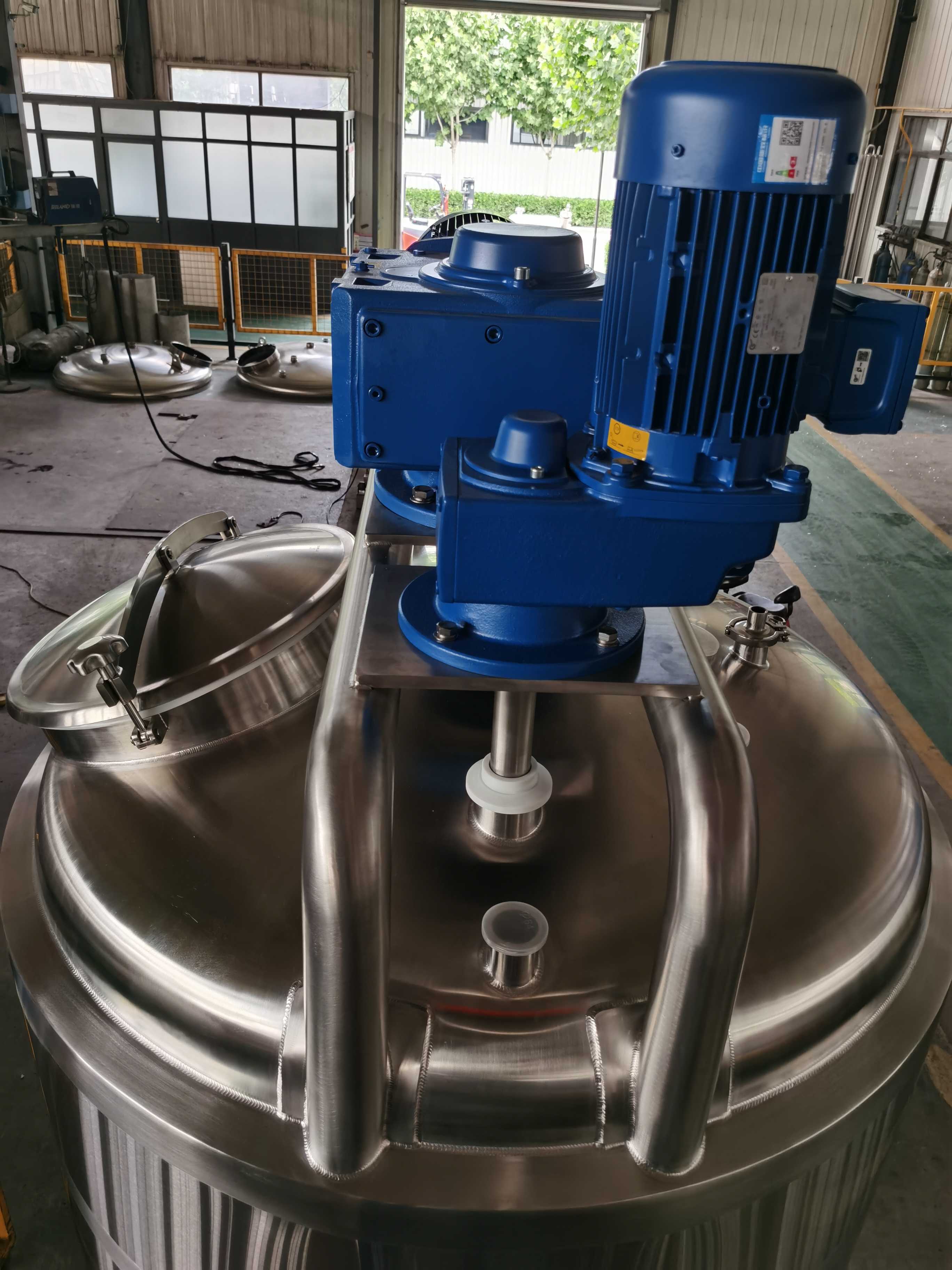 550 Gallon Jacketed Buffer Tank-Scraper Blade & Vertical Auger Agitator