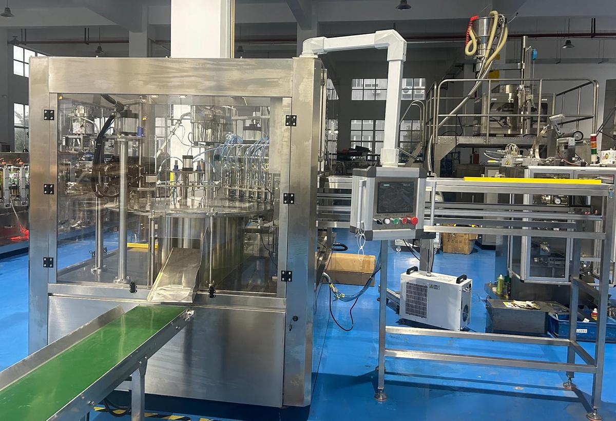 Six-head rotary filling and capping machine