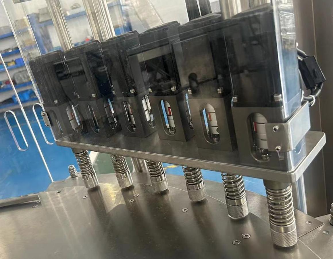 Six-head rotary filling and capping machine