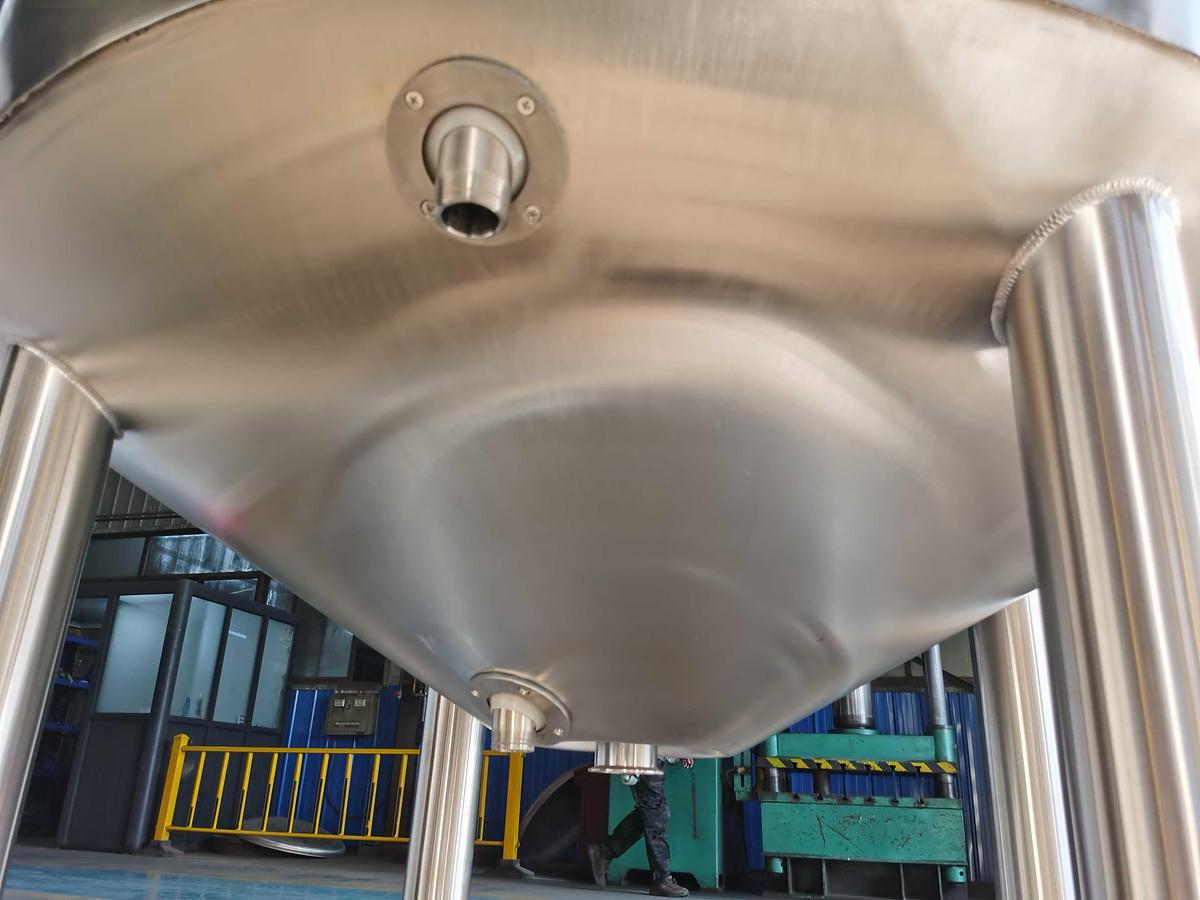 300 Gallon Triple agitation mixing tank with high shear disperser mixing