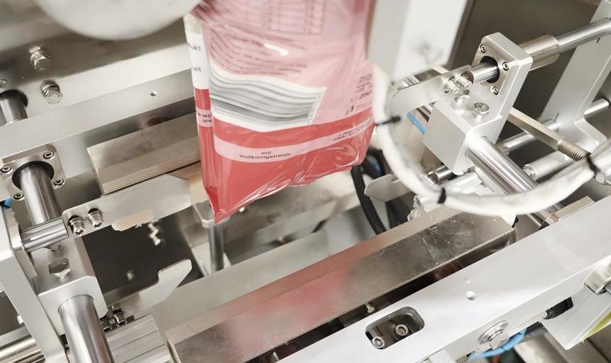 Vertical Form Fill Seal Packing Machine (VFFS) ZV-820