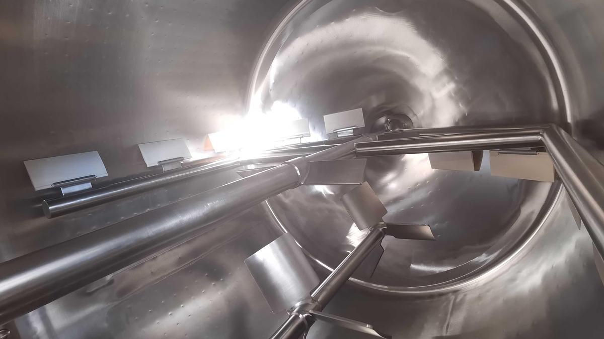 1500 Gallon Stainless Steel Mixing Kettle with Sweep & Paddle Agitator - Industrial Cooking for Sauces & Soups