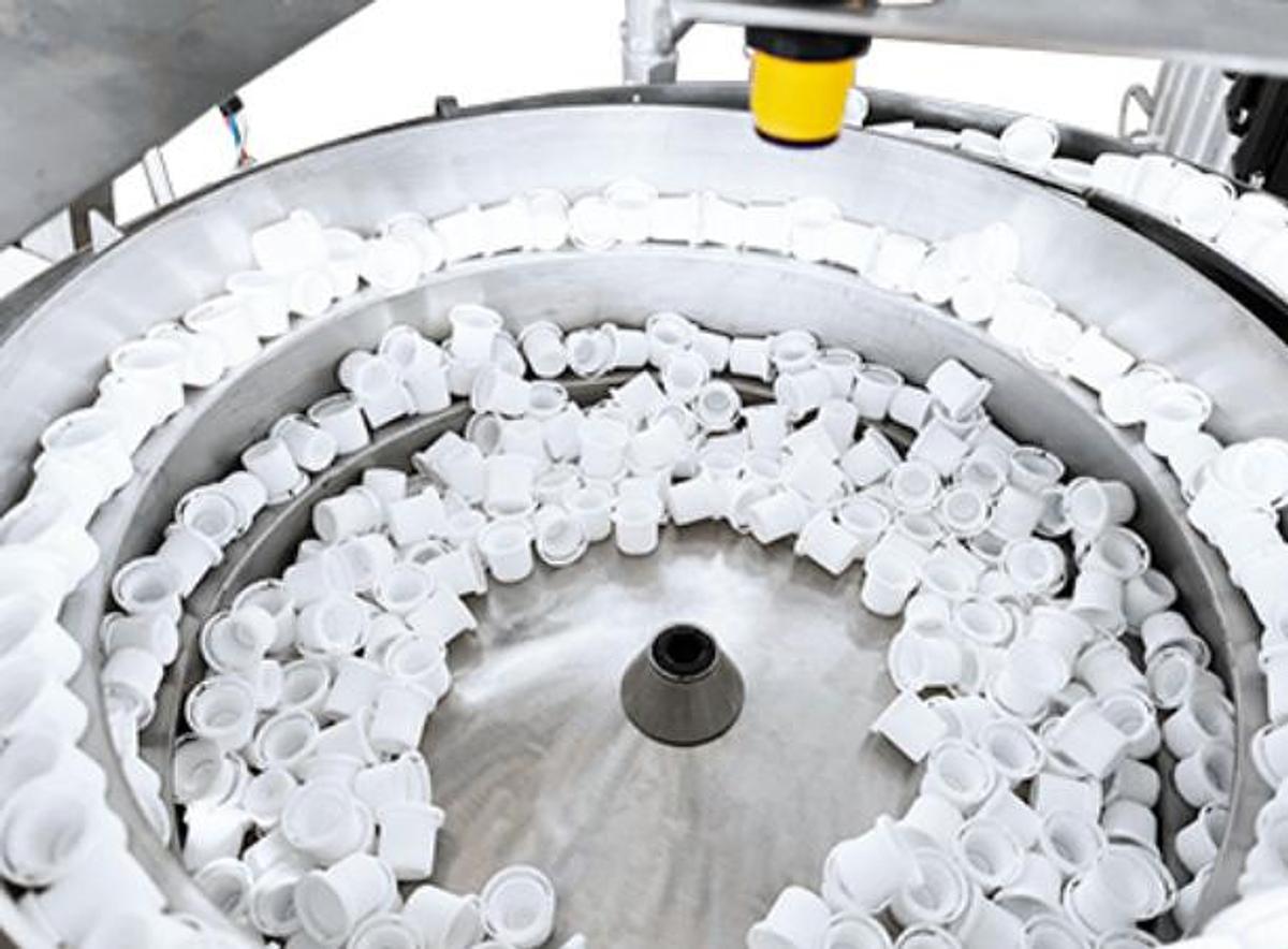 Six-head rotary filling and capping machine