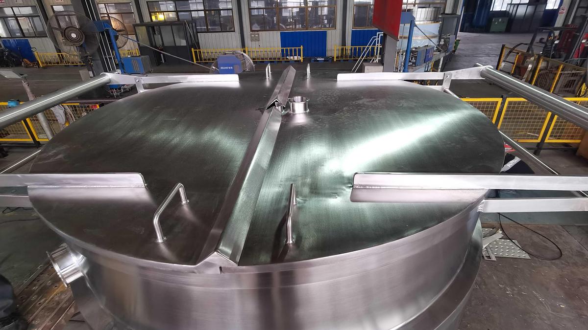 1000 Gallon Bone broth cooking tank with basket