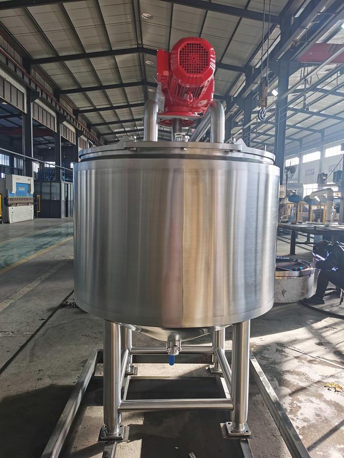 150 Gallon Stainless Steel Mixing Kettle with Sweep Agitator - Industrial Cooking for Sauces & Soups