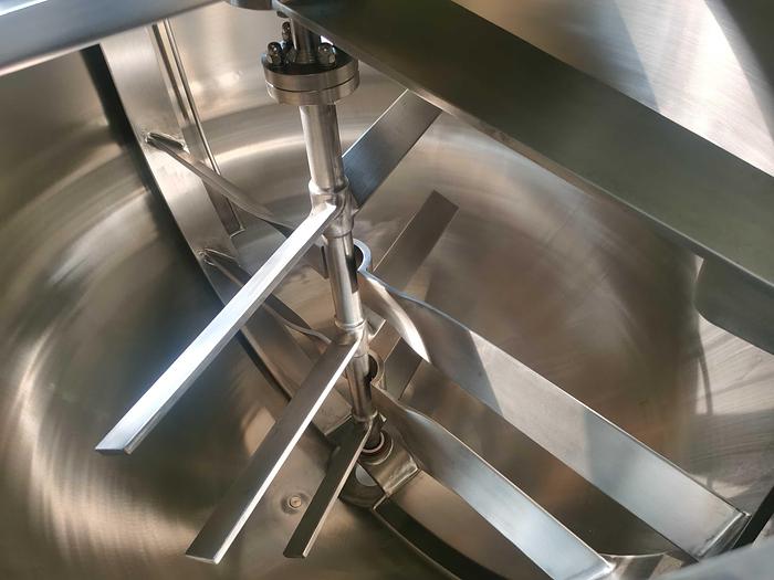 New 300 Gallon steam jacketed mixing kettle