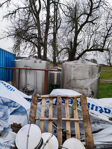 旧品 1500 gallon vertical cylinder single shell tank