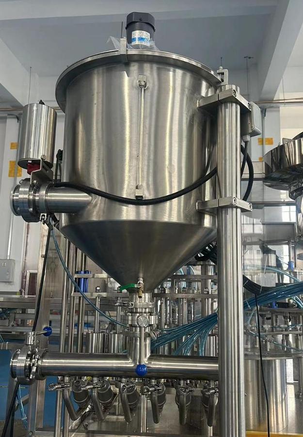 Six-head rotary filling and capping machine