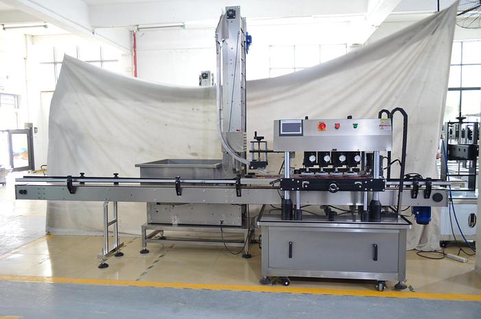 High-speed capping machine with cap pressing