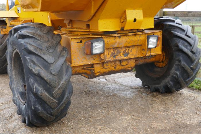 Used 2003 THWAITES 6 TON SWIVEL