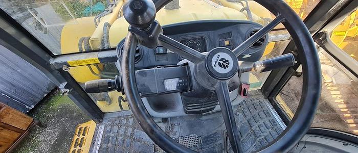 Usato 2005 Terna Gommata, NEW HOLLAND LB 115 B-4PS