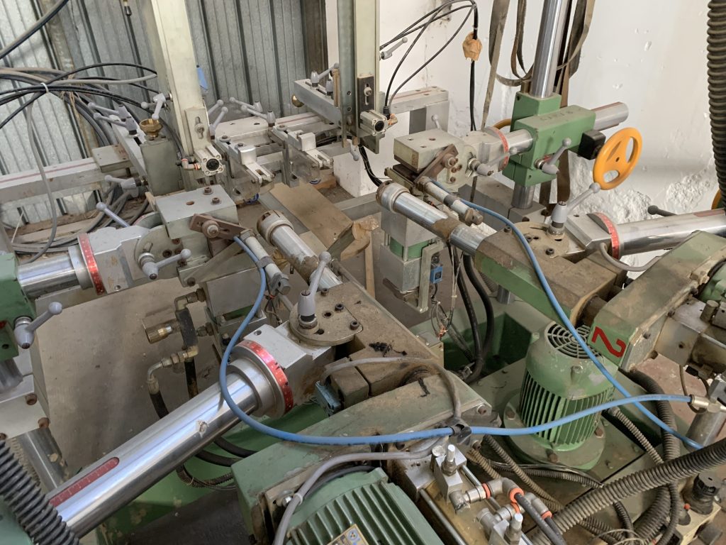 Usato Zigrinatrice foratrice per tressi di sedia