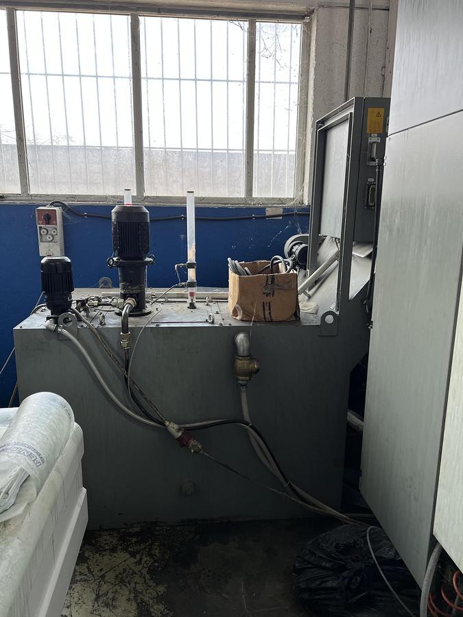 Usato CENTRO DI LAVORO A 5 ASSI