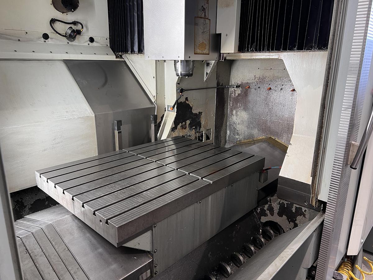 Usato CENTRO DI LAVORO VERTICALE DECKEL MAHO mod. DMC 500 Linear