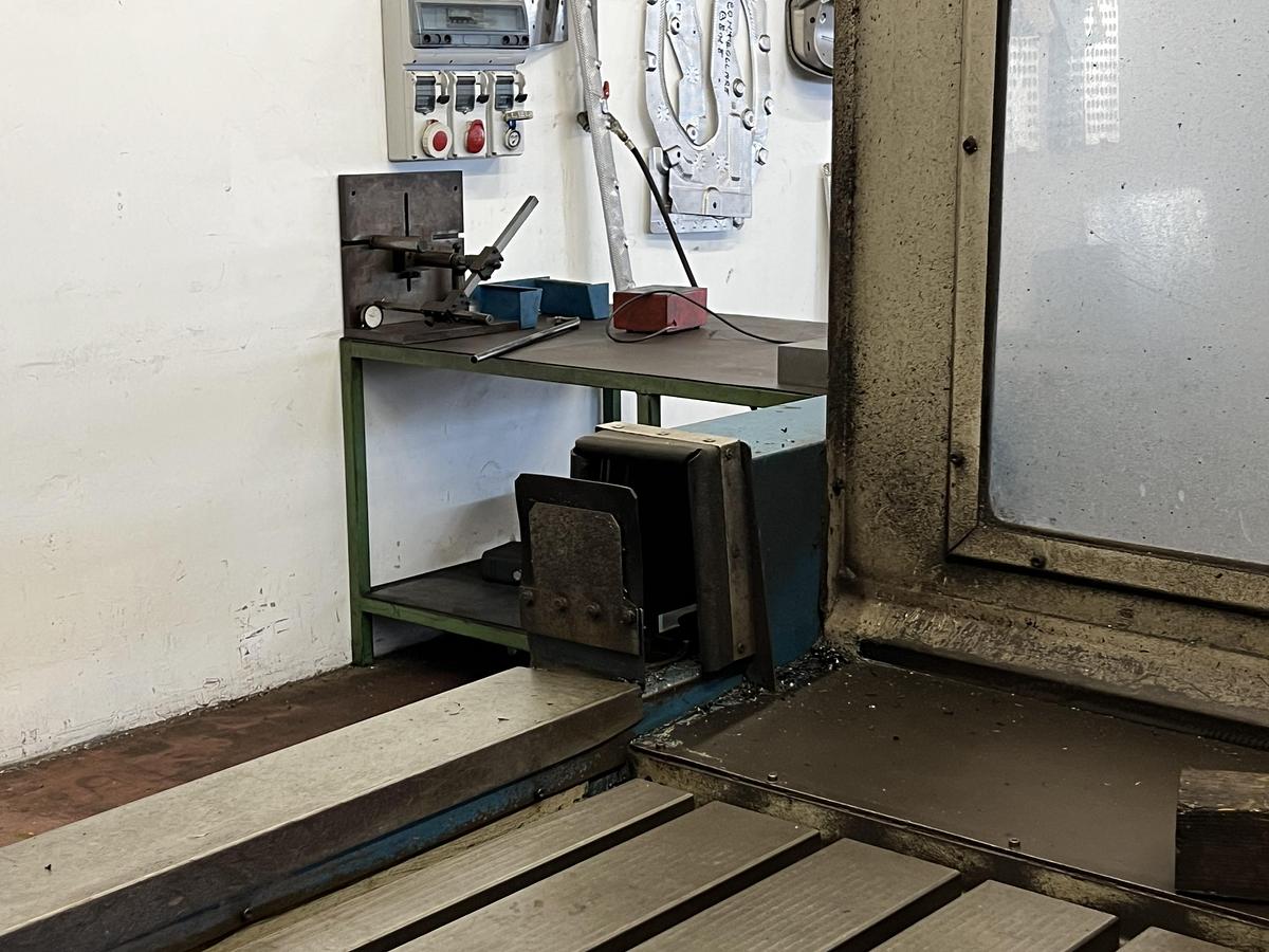 Usato FRESATRICE A BANCO FISSO AUERBACH FBE 2000