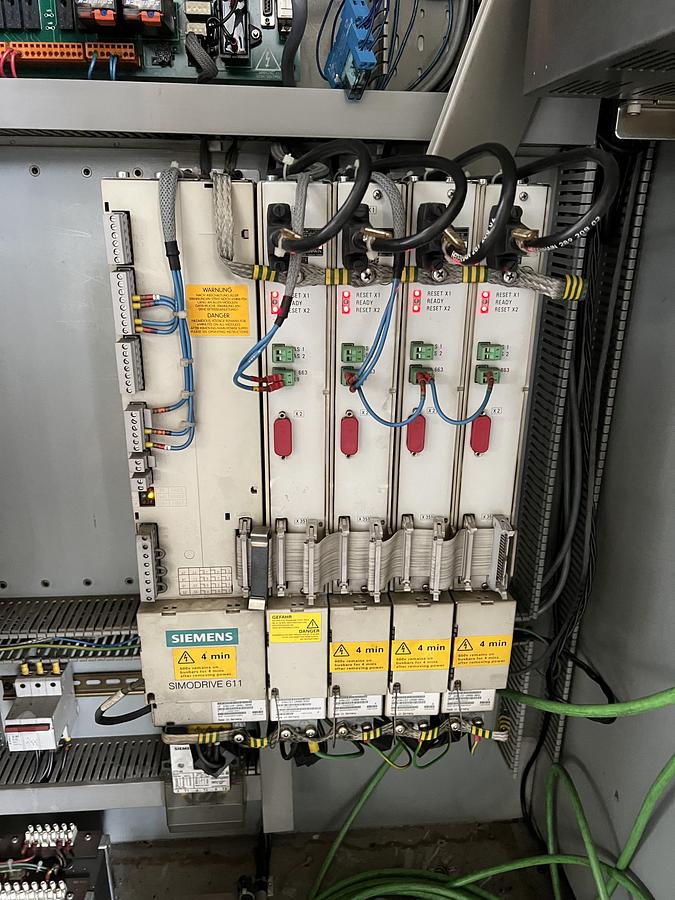 Usato 1999 BRIDGEPORT VMC 600-22 Digital