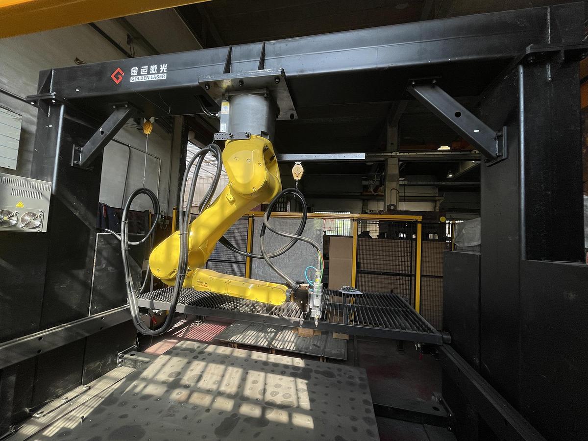 Usato TAGLIO LASER FIBRA 3D GOLDEN LASER BT240S0019