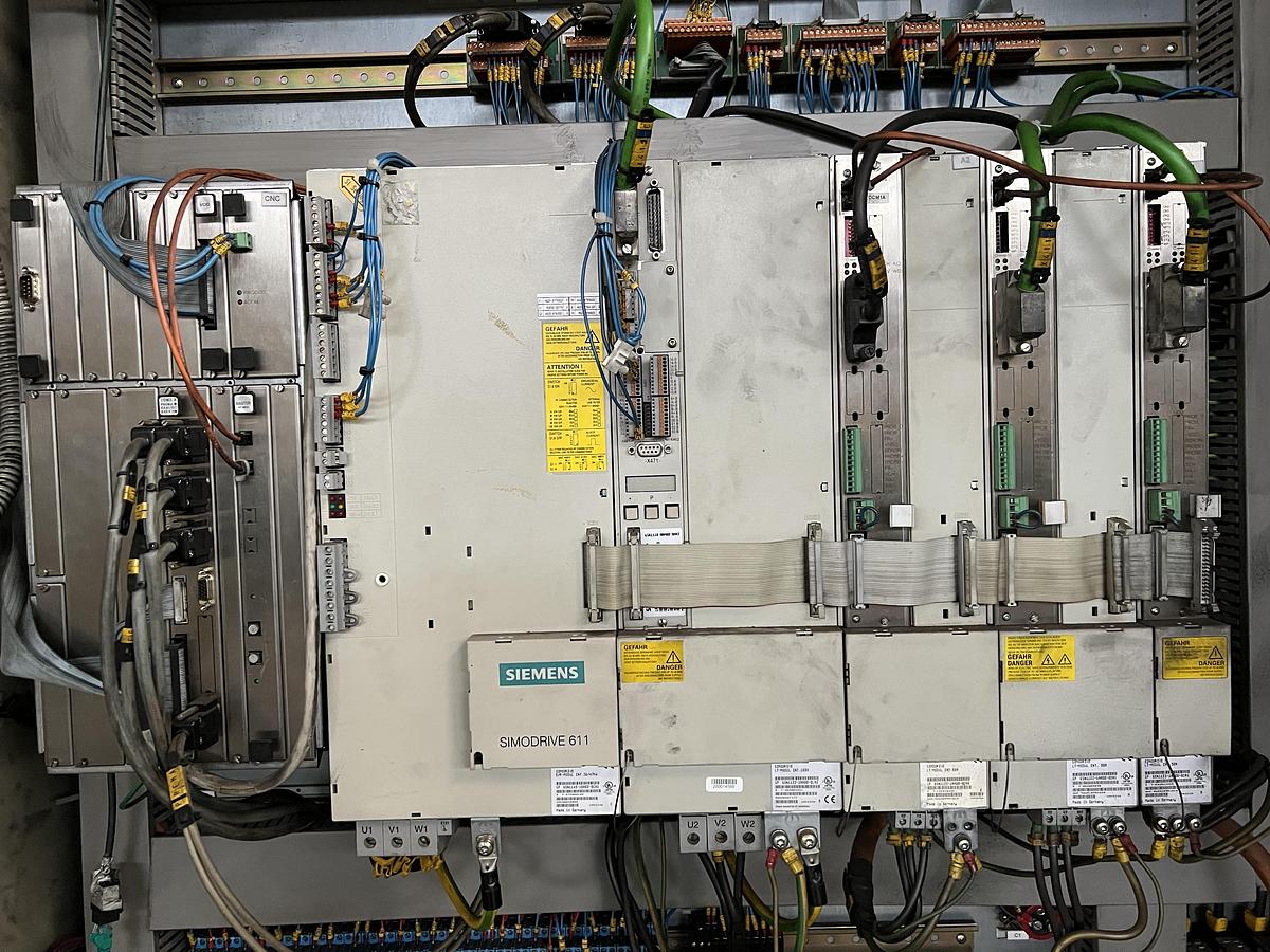 Usato FRESATRICE A PORTALE  KONDIA HM315