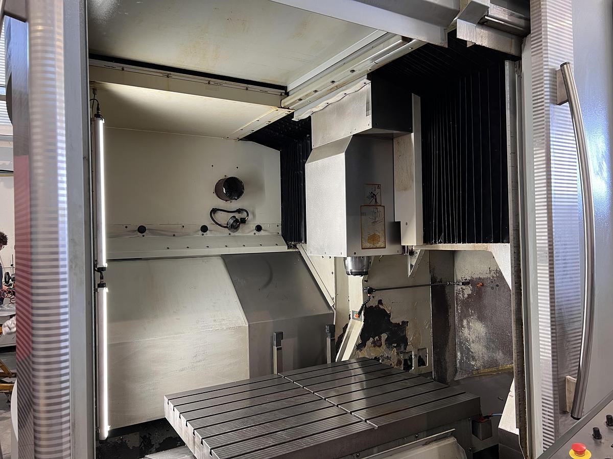 Usato CENTRO DI LAVORO VERTICALE DECKEL MAHO mod. DMC 500 Linear