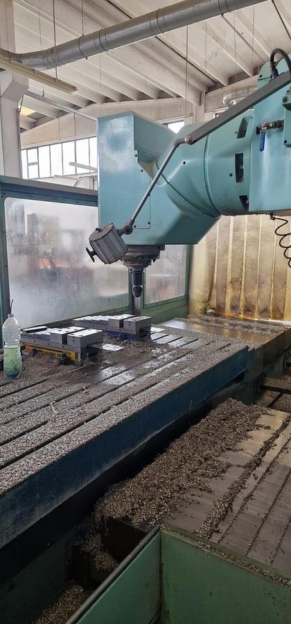 Usato FRESATRICE A BANCO FISSO SACHMAN T 314 HS