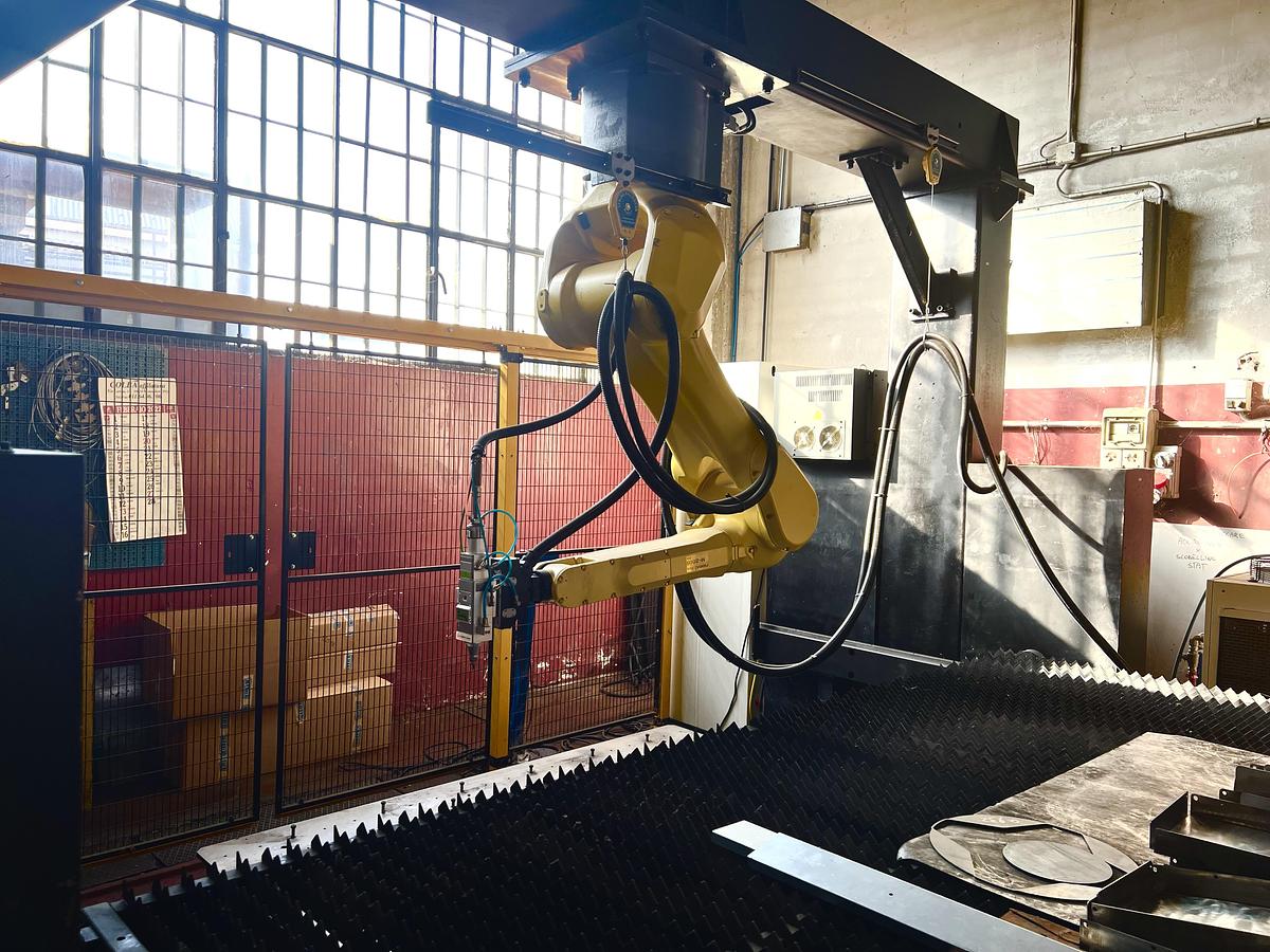 Usato TAGLIO LASER FIBRA 3D GOLDEN LASER BT240S0019