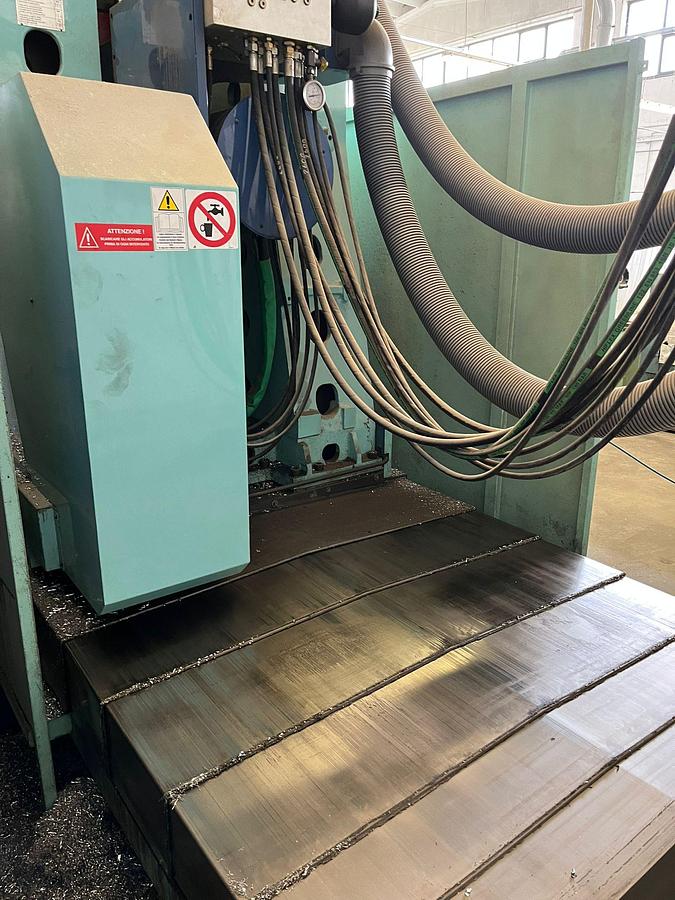 Usato FRESATRICE A BANCO FISSO SACHMAN T 314 HS