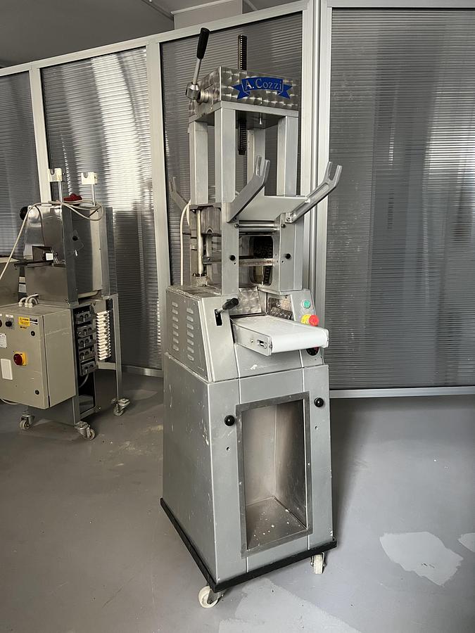 Usato RAVIOLATRICE A. COZZI RS 160