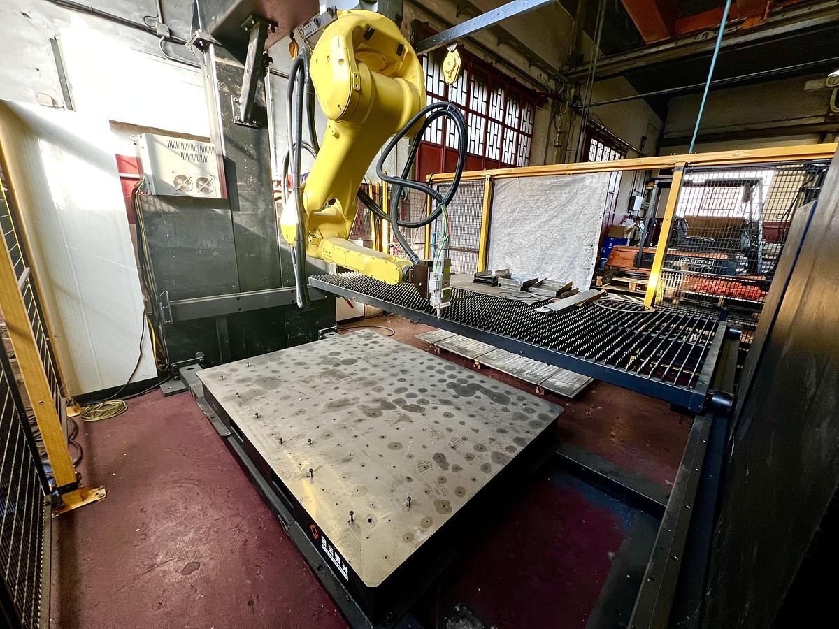 Usato TAGLIO LASER FIBRA 3D GOLDEN LASER BT240S0019