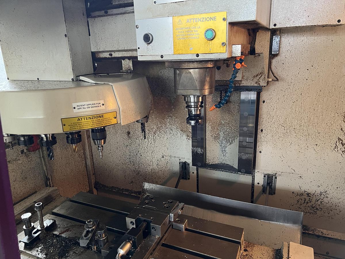 Usato 1999 BRIDGEPORT VMC 600-22 Digital