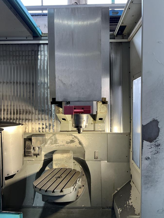 Usato CENTRO DI LAVORO A 5 ASSI