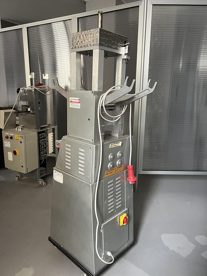 Usato RAVIOLATRICE A. COZZI RS 160