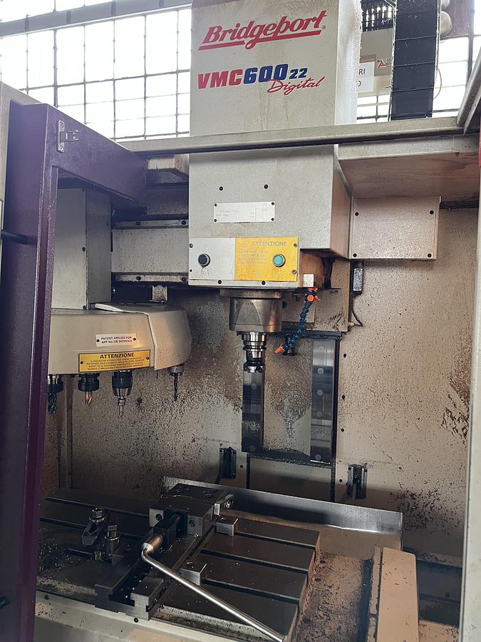 Usato 1999 BRIDGEPORT VMC 600-22 Digital